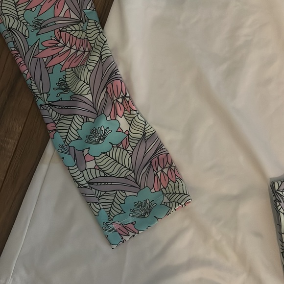 Surfing Top and Shorts Set - Picture 6 of 12